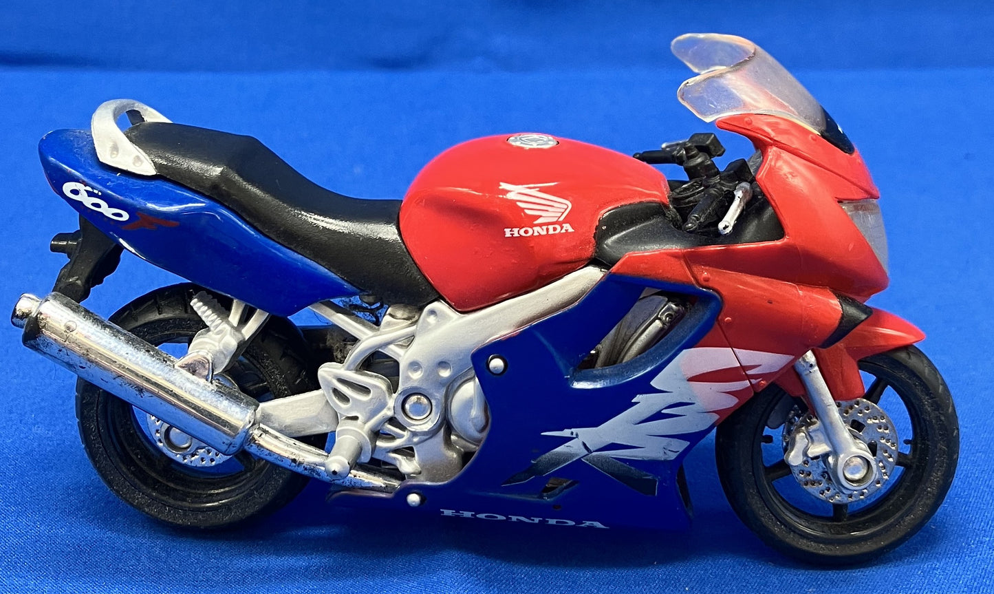Maisto 1/18 Scale 39322 Honda CBR 600 F Motorbike Toy