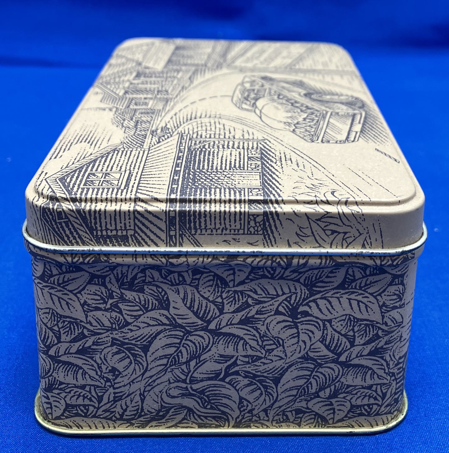 VINTAGE 1996 COLLECTIBLE DORAL CIGARETTE TIN WITH WOODEN MATCHES