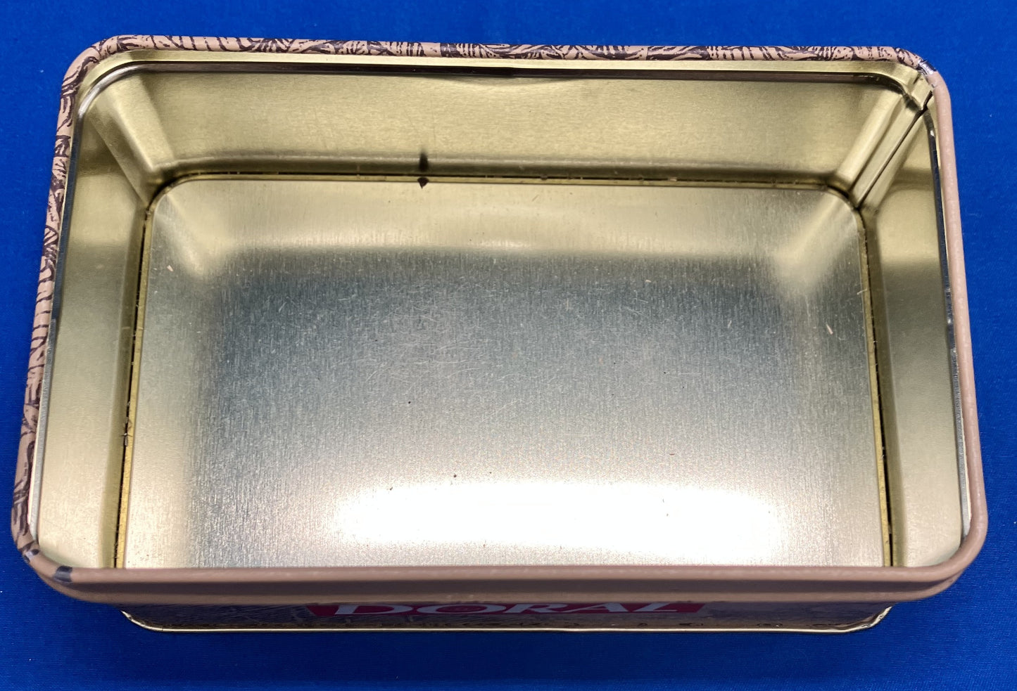VINTAGE 1996 COLLECTIBLE DORAL CIGARETTE TIN WITH WOODEN MATCHES