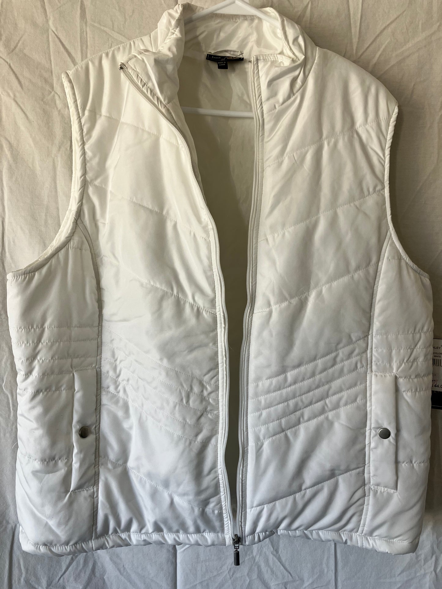 Jane Ashley White Sleeveless Padded Vest, Sz 2x. New with Tags