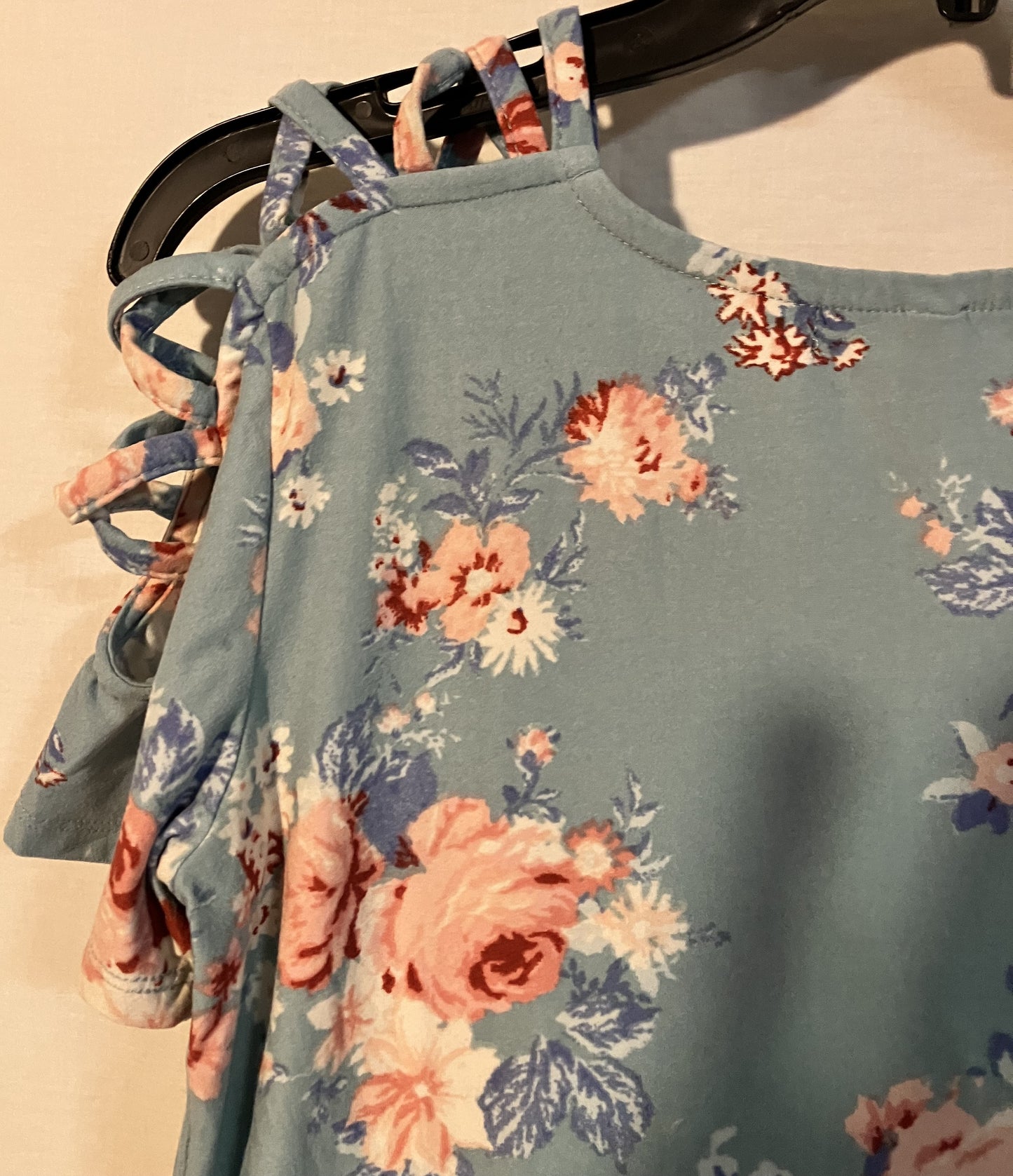 Rose print blouse with Criss-Cross Sleeves, Size Medium