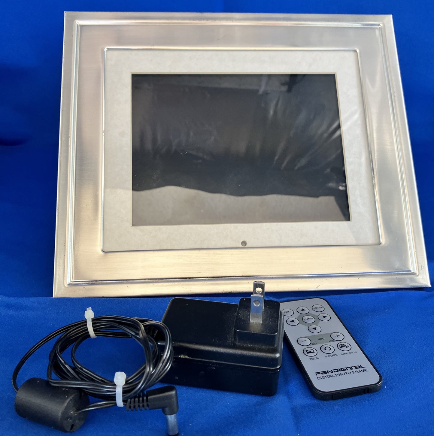 Pandigital LCD Digital Photo Frame, Silver Frame, Preowned